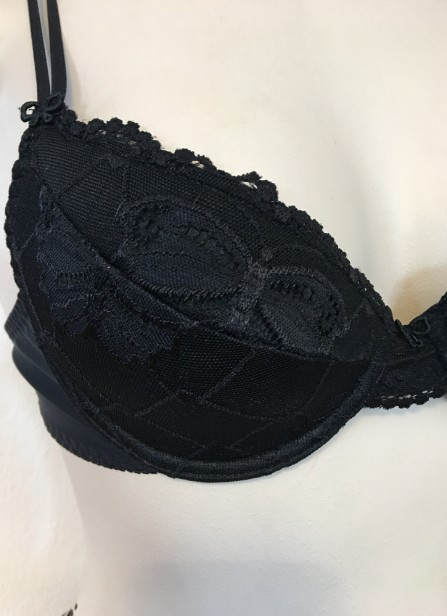 Push up podprsenka - Čierny motýľ