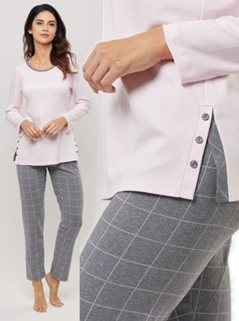 Elegantní pyžamo s ozdobnými rozparky na bocích